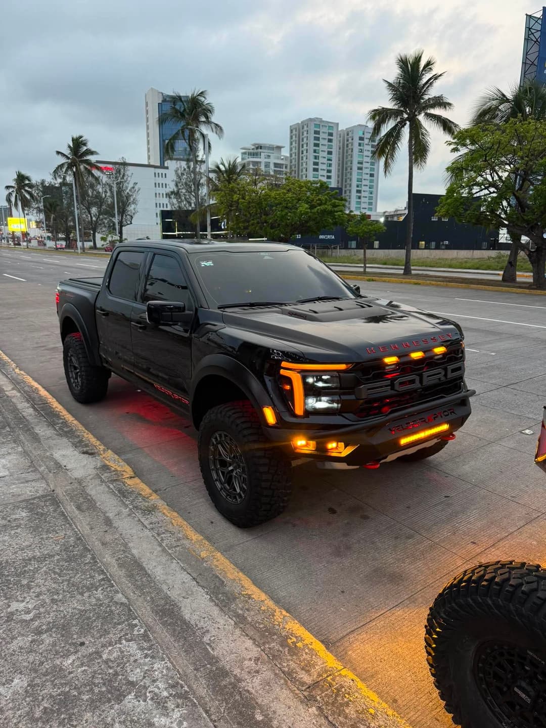 Ford F-150 Raptor Hennessey (1/3 en México)