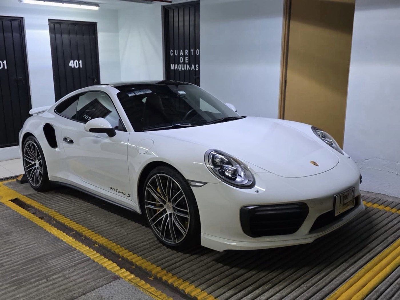 Porsche 911 Turbo S 2019 - 8