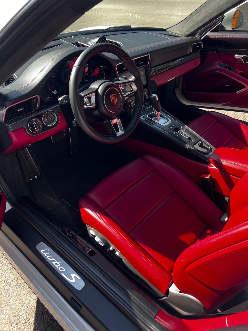 Porsche 911 Turbo S 2019 - 9