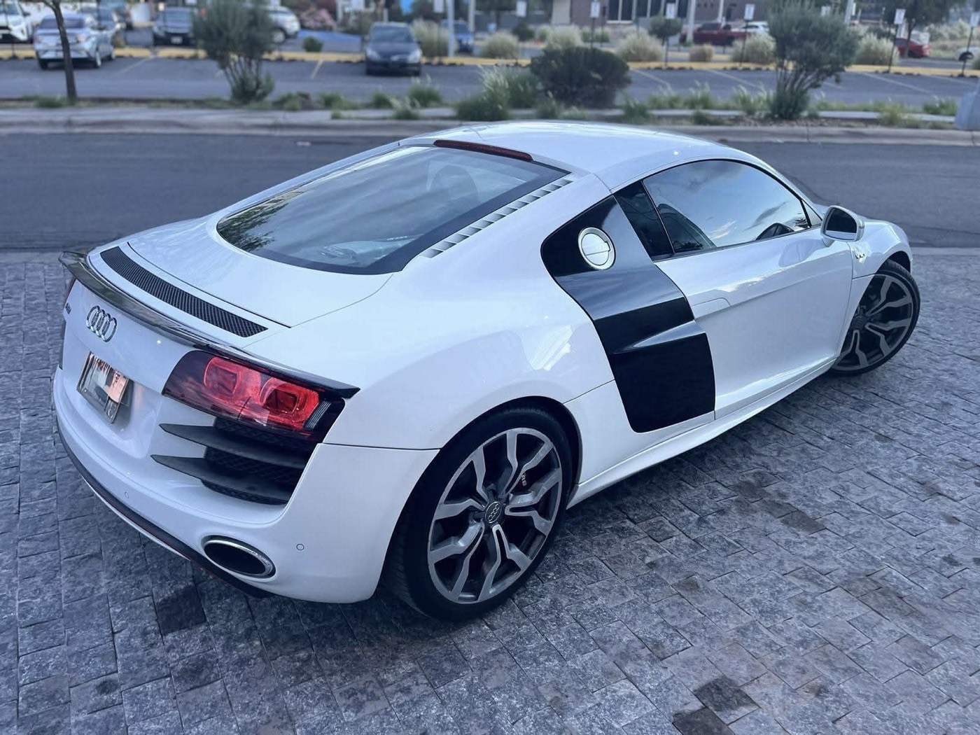 Audi R8 V10 2011 - 6