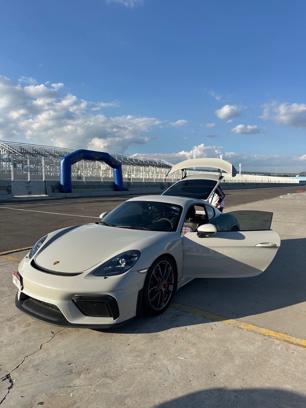 Porsche 718 Cayman GT4 2021 - 3