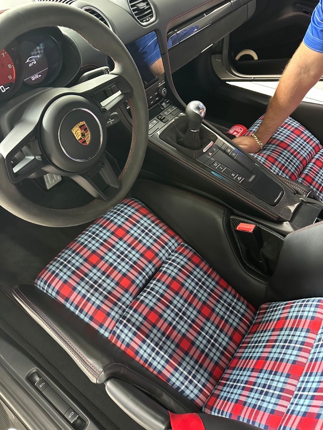 Porsche 718 Cayman GT4 2021 - 6