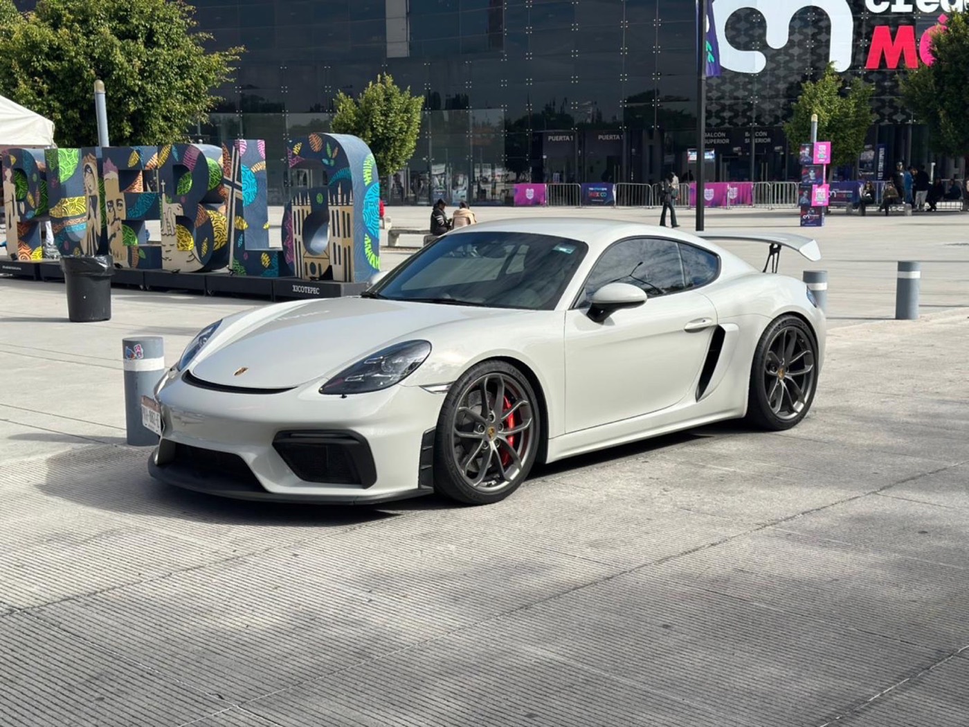 Porsche 718 Cayman GT4 2021 - 10