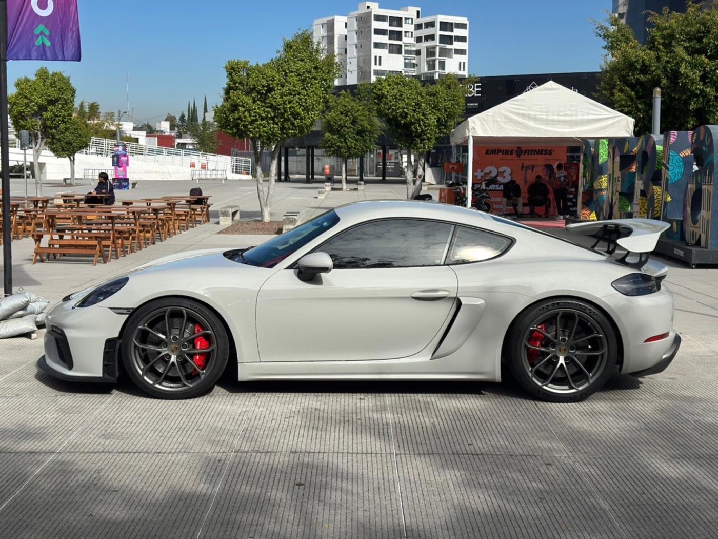 Porsche 718 Cayman GT4 2021